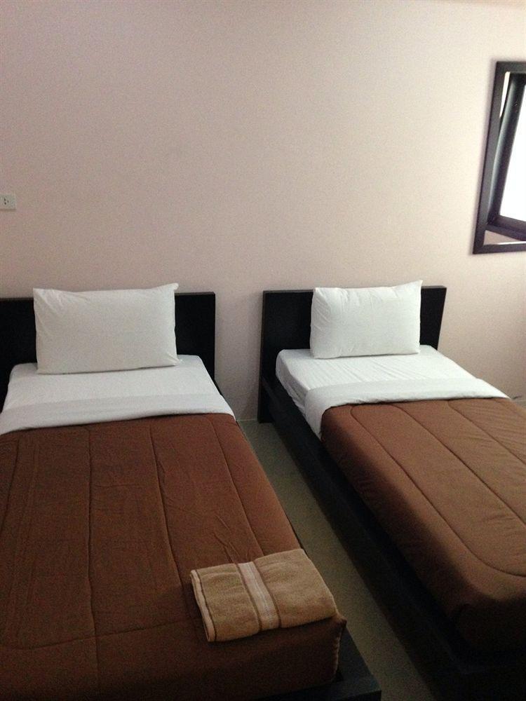 A And A Guesthouse Bangkok Exteriör bild