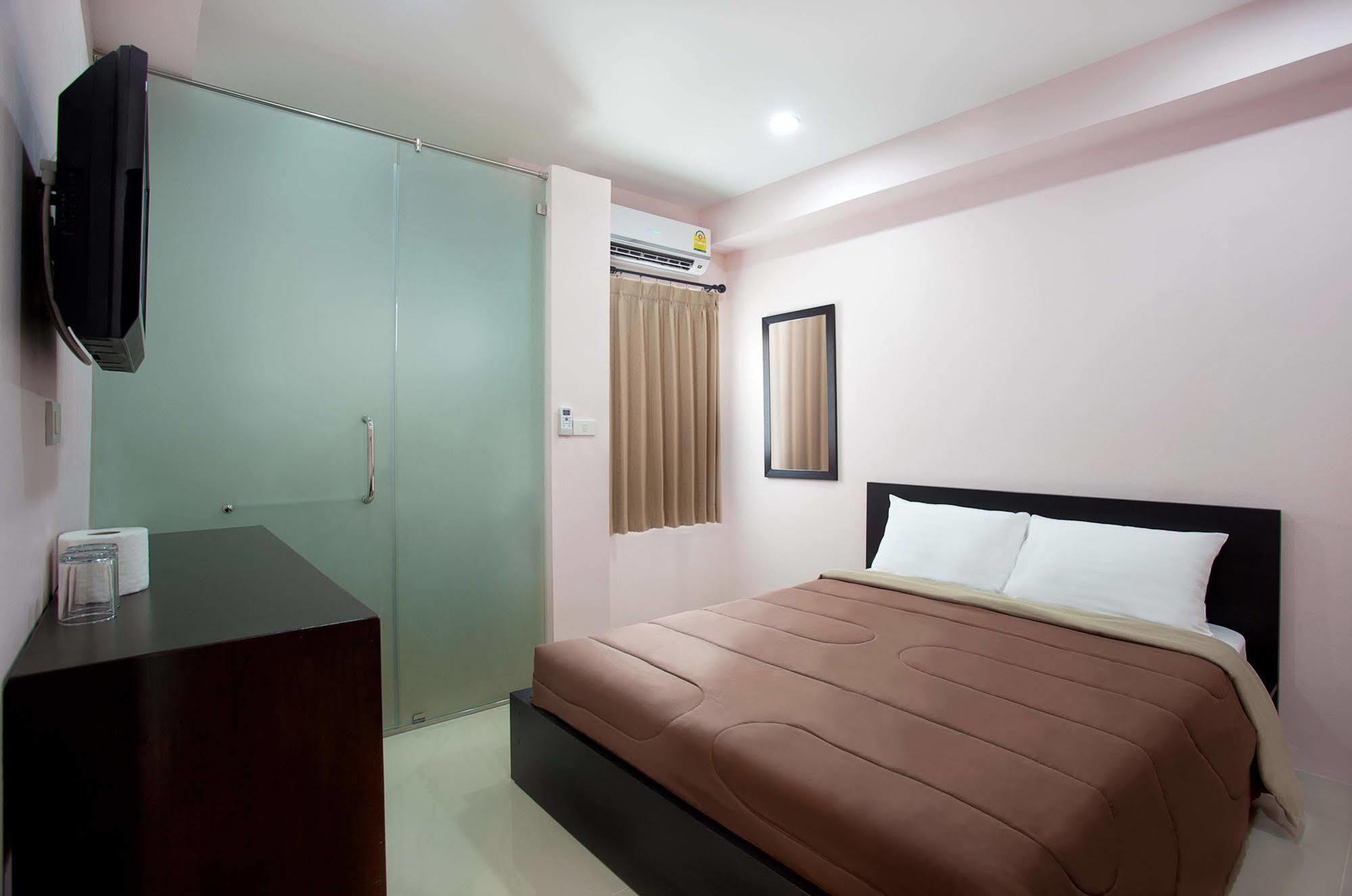 A And A Guesthouse Bangkok Exteriör bild